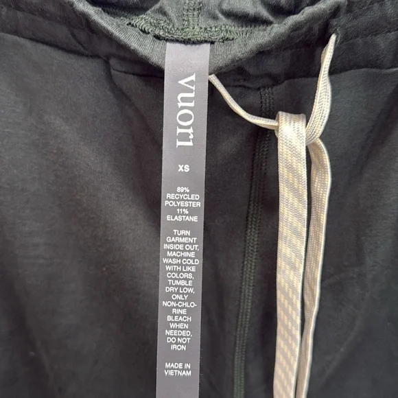 NWT. Vuori women’s joggers. Xs. Aspen Heather color (hunter green) - Picture 3 of 6
